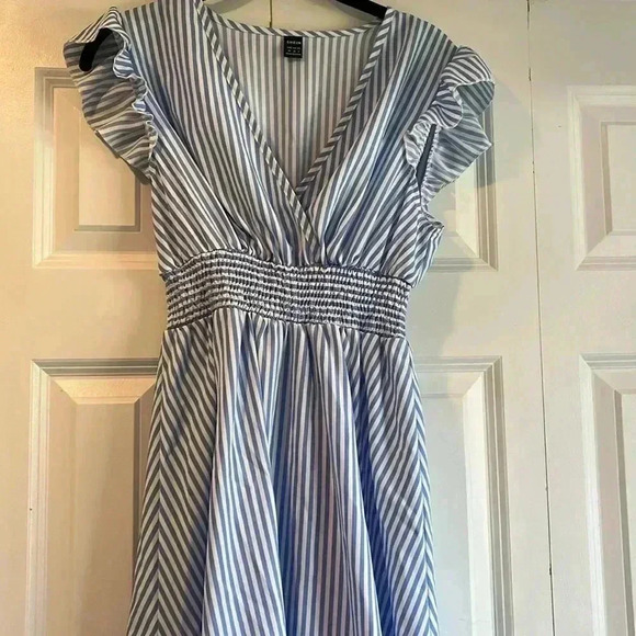 Striped Blue & White Flutter Sleeve Dress with Smocked Waist V-Neck Casual B1 - Picture 3 of 8